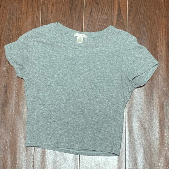 Tops - Gray semi crop top